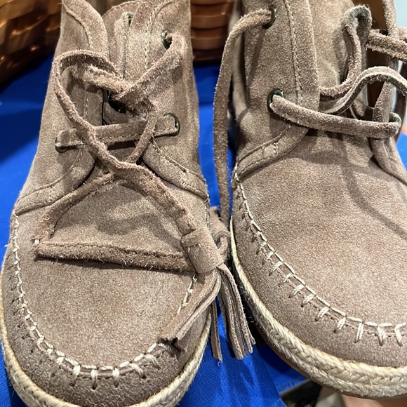 Beautiful Crown Vintage MAC Suede Wedge Boots. - Picture 6 of 10